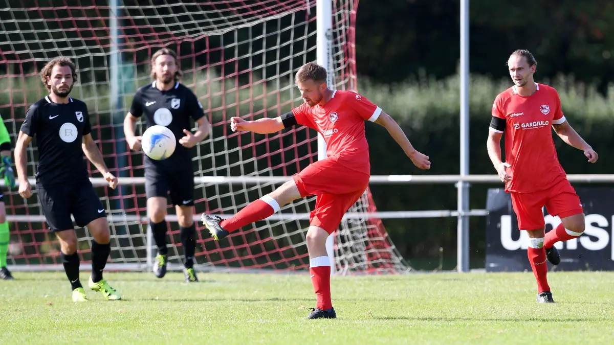 Fussball Bezirksliga2020/2021 20.09.2020TSV Ofterdingen - TV DerendingenWerner Oelkuch (Mitte, TSV Ofterdingen)FOTO: ULMER PressebildagenturxxNOxMODELxRELEASExx