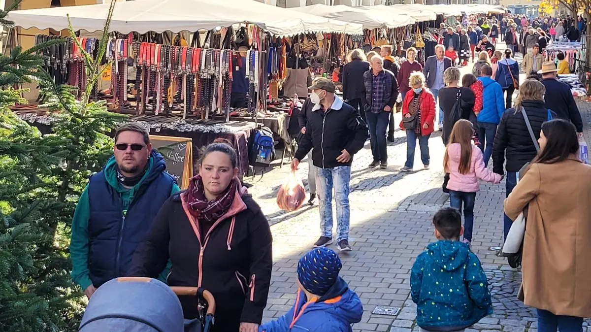 Fischmarkt, Gilde der Marktschreier, Verkaufsoffener Sonntag Crailsheim 31.10.2021: Crailsheim, Lange Straße, verkaufsoffener Sonntag, Fischmarkt, Krämermarkt