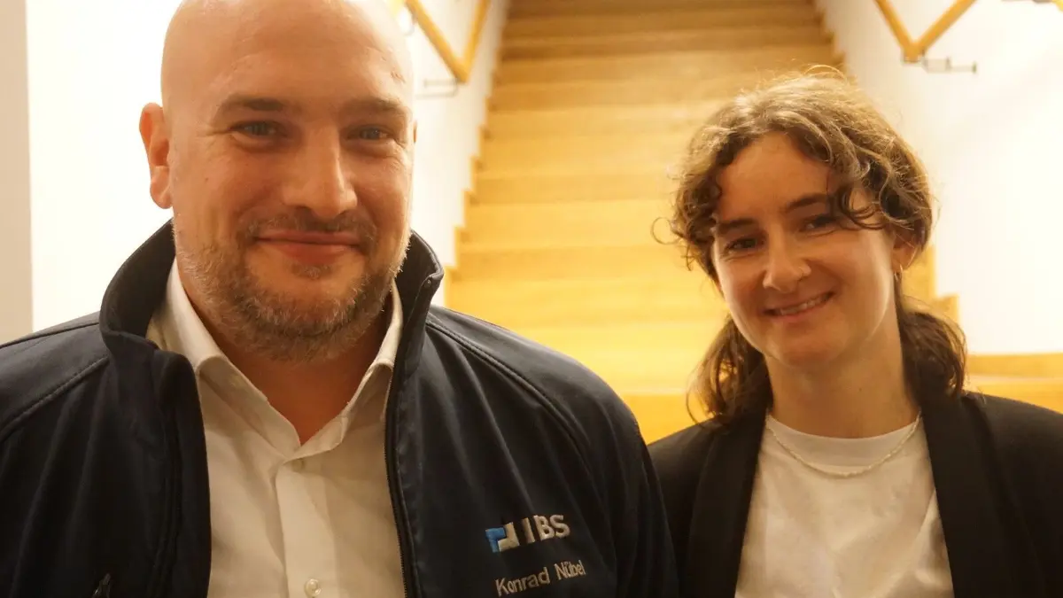 Lisa Dufner (rechts) und Konrad Nübel, die das Projekt begleiten und vorgestellt haben.