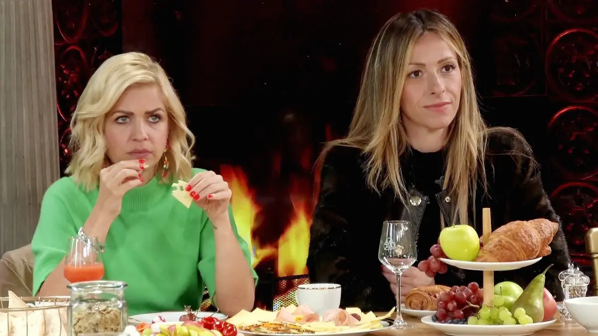 Entweder Susan Sideropoulos (l.) oder Gülcan Kamps überleben die nächste Nacht nicht.