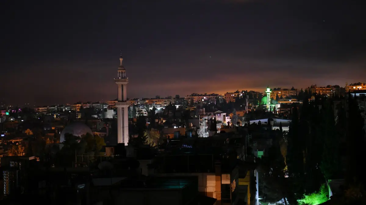 Israelischer Angriff in Syrien: ARCHIV - 20.11.2019, Syrien, Damaskus: Die syrische Luftabwehr reagiert auf ausländische Raketenangriffe über der Hauptstadt. (zu dpa: «Syrische Berichte: israelische Angriffe auf Militärstandorte») Foto: -/Xinhua/dpa +++ dpa-Bildfunk +++