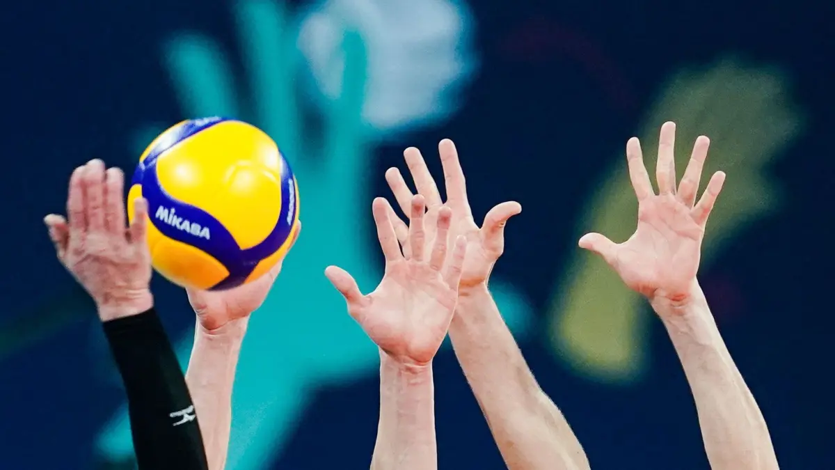 Symbolbild Volleyball: ARCHIV - 28.02.2021, Baden-Württemberg, Mannheim: Bitterfeld feiert ersten Saisonsieg (zu dpa: «VC Bitterfeld-Wolfen gelingt erster Saisonsieg») Foto: Uwe Anspach/dpa +++ dpa-Bildfunk +++