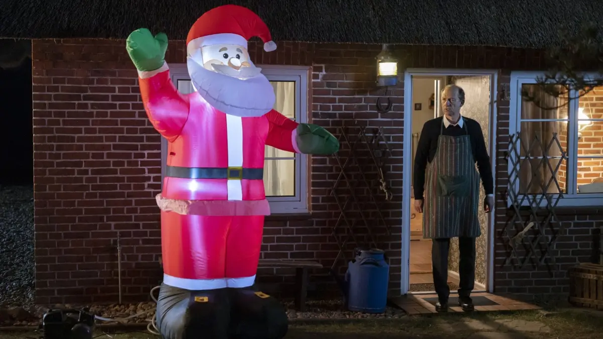 Das ZDF zeigt Anfang Dezember 2024 eine Wiederholung von „Nord Nord Mord – Sievers und die Stille Nacht“.