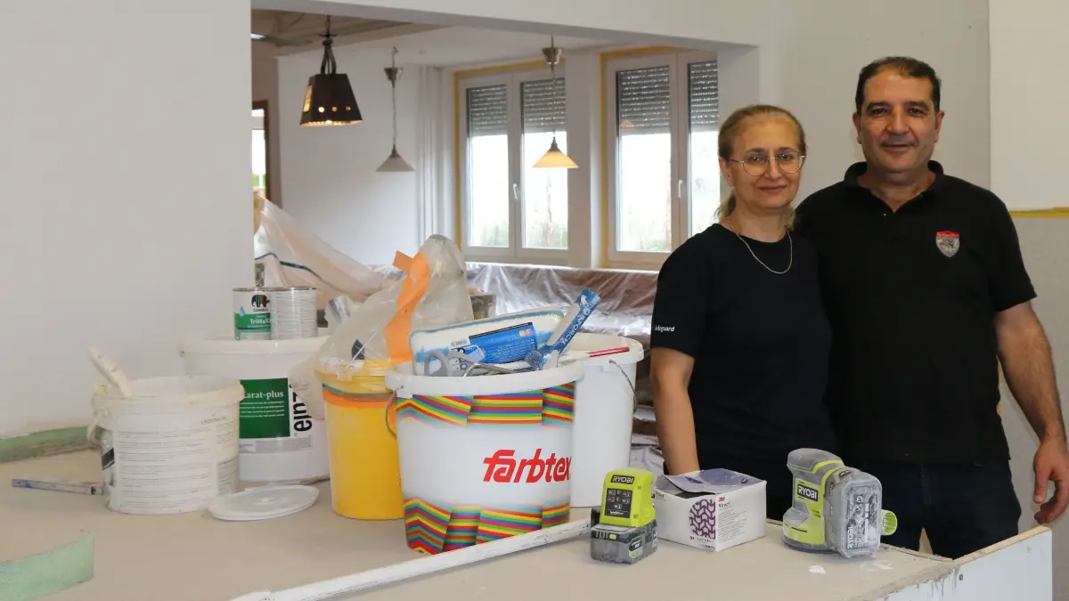 Sevim und Gülbay Baydar wollen zum 1. November dem "Rössle" in Mühlheim wieder Leben einhauchen. Die Umbauarbeiten sind im Gange. Auf der Fläche, die im Bild zu sehen ist, wird diese Woche der Holzbackofen aufgebaut.