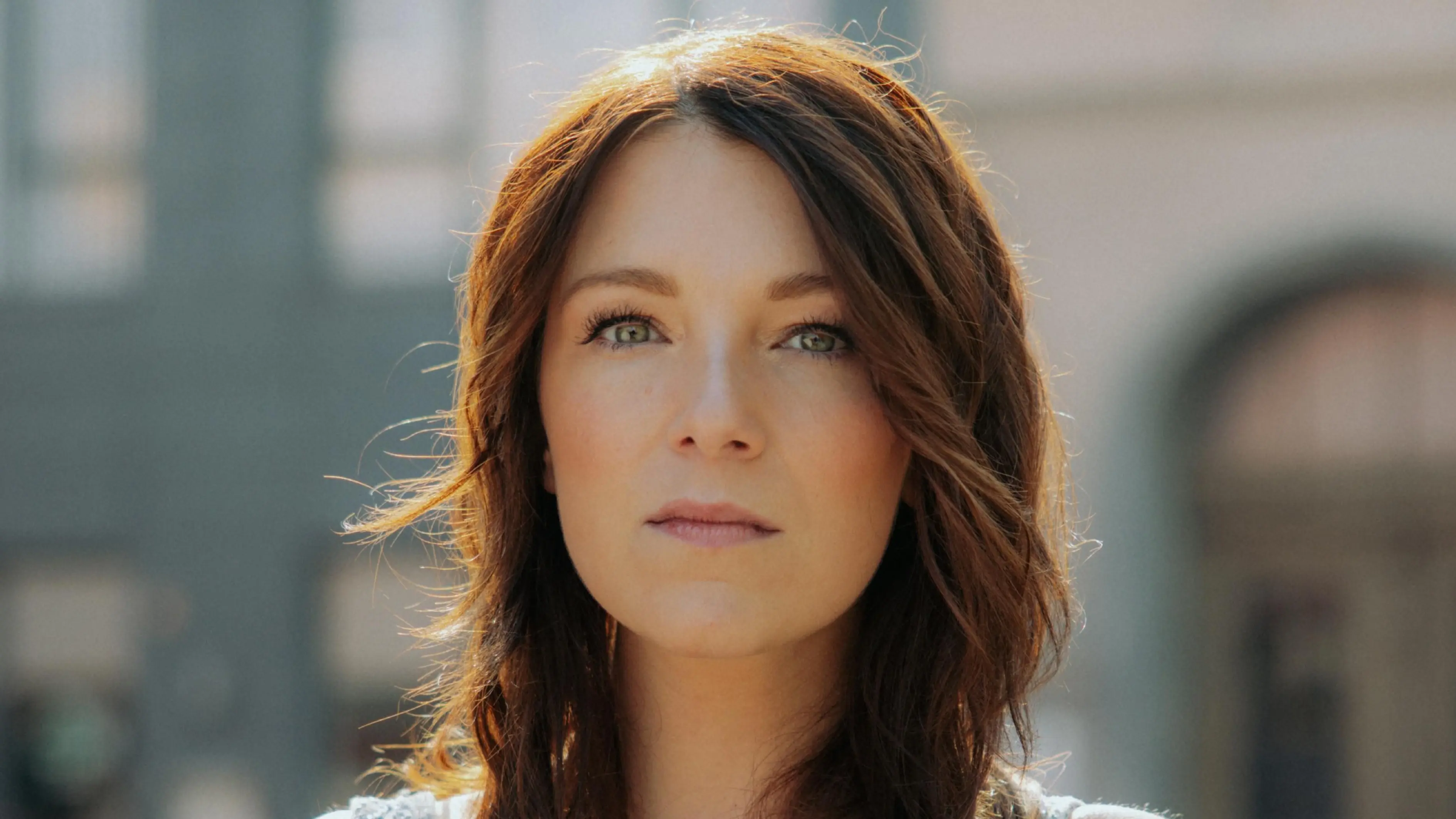 Lilly (Iris Mareike Steen) wird von ihrem Papa im Keller eingesperrt.