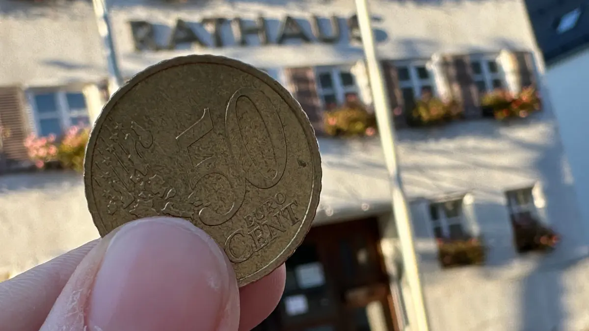 Sparkurs in Schömberg: Die Stadt muss alle Stellschrauben in Sachen Einsparungen und Mehreinnahmen gut überprüfen. Eine der größten Investitionen ist aktuell der Neubau des Rathauses.