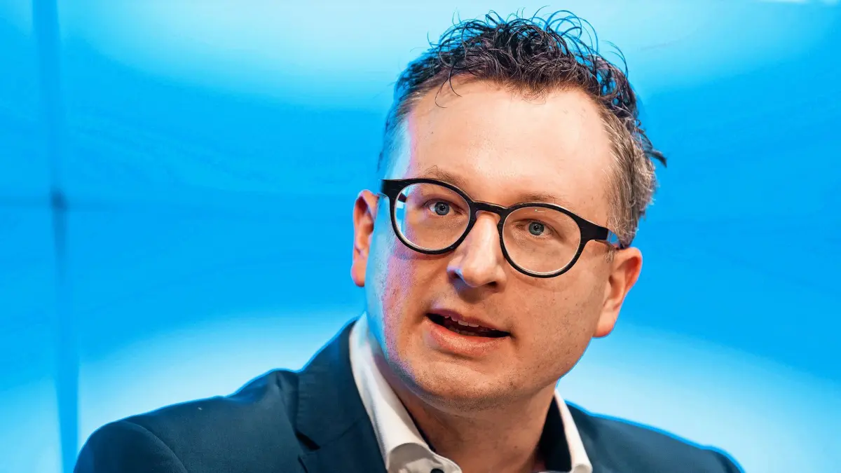 Andreas Schwarz, Vorsitzender der Fraktion von Bündnis 90/Die Grünen im Landtag von Baden-Württemberg, nimmt an einer Pressekonferenz teil. (zu dpa «Grünen-Landtagsfraktionschef Andreas Schwarz zur Corona-Krise») +++ dpa-Bildfunk +++