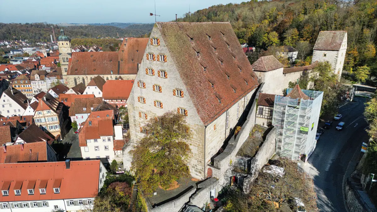 Der historische Neubau muss saniert werden. Das Gebäude in Schwäbisch Hall beherbergt den Neubau-Saal und im Erdgeschoss den Zeughaussaal.