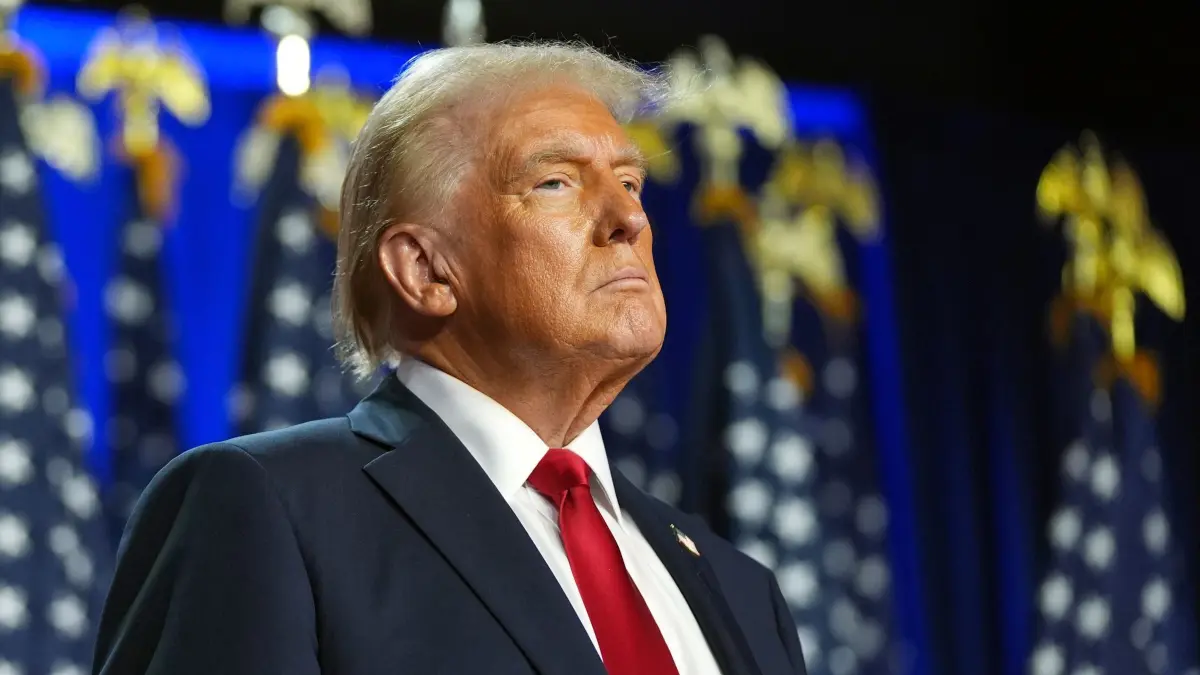 US-Wahlen 2024 - Trump: dpatopbilder - 06.11.2024, USA, West Palm Beach: Der republikanische Präsidentschaftskandidat und ehemalige Präsident Donald Trump kommt am Mittwoch, 6. November 2024, zu einer Wahlparty im Palm Beach Convention Center in West Palm Beach, Florida- Foto: Evan Vucci/AP +++ dpa-Bildfunk +++