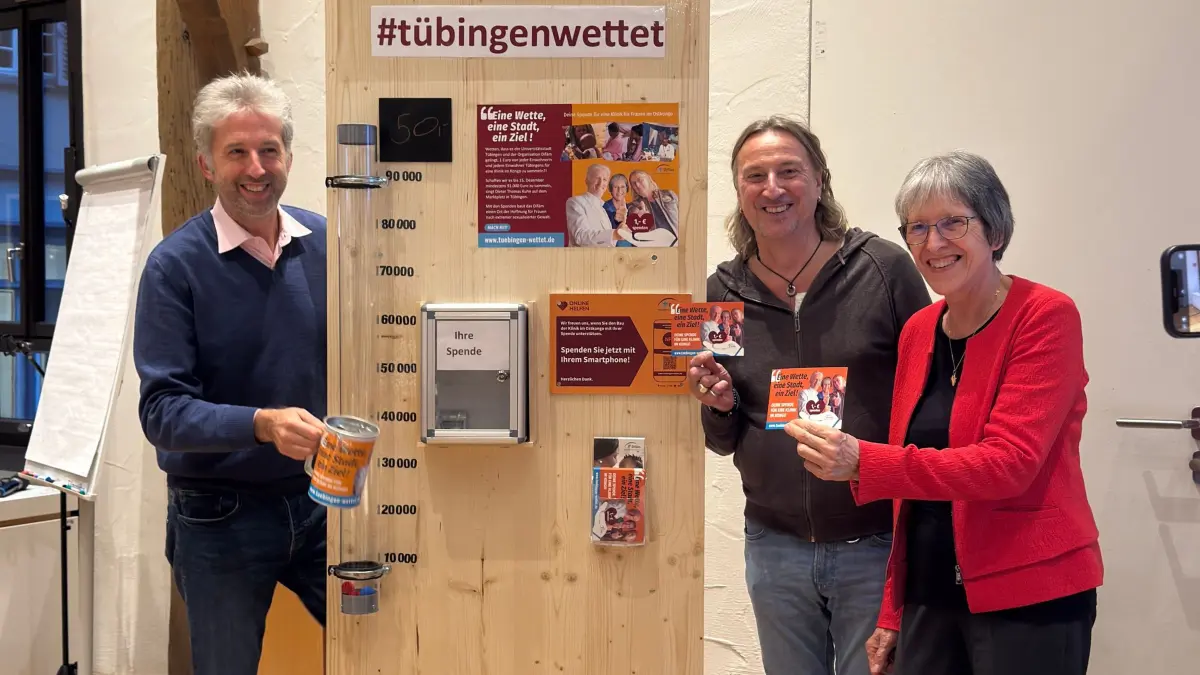 Tübingen wettet für 91.000 Euro für Klinik im Kongo Difäm; von links: Oberbürgermeister Boris Palmer, Dieter Thomas Kuhn, Difäm-Direktorin Dr. Gisela Schneider
