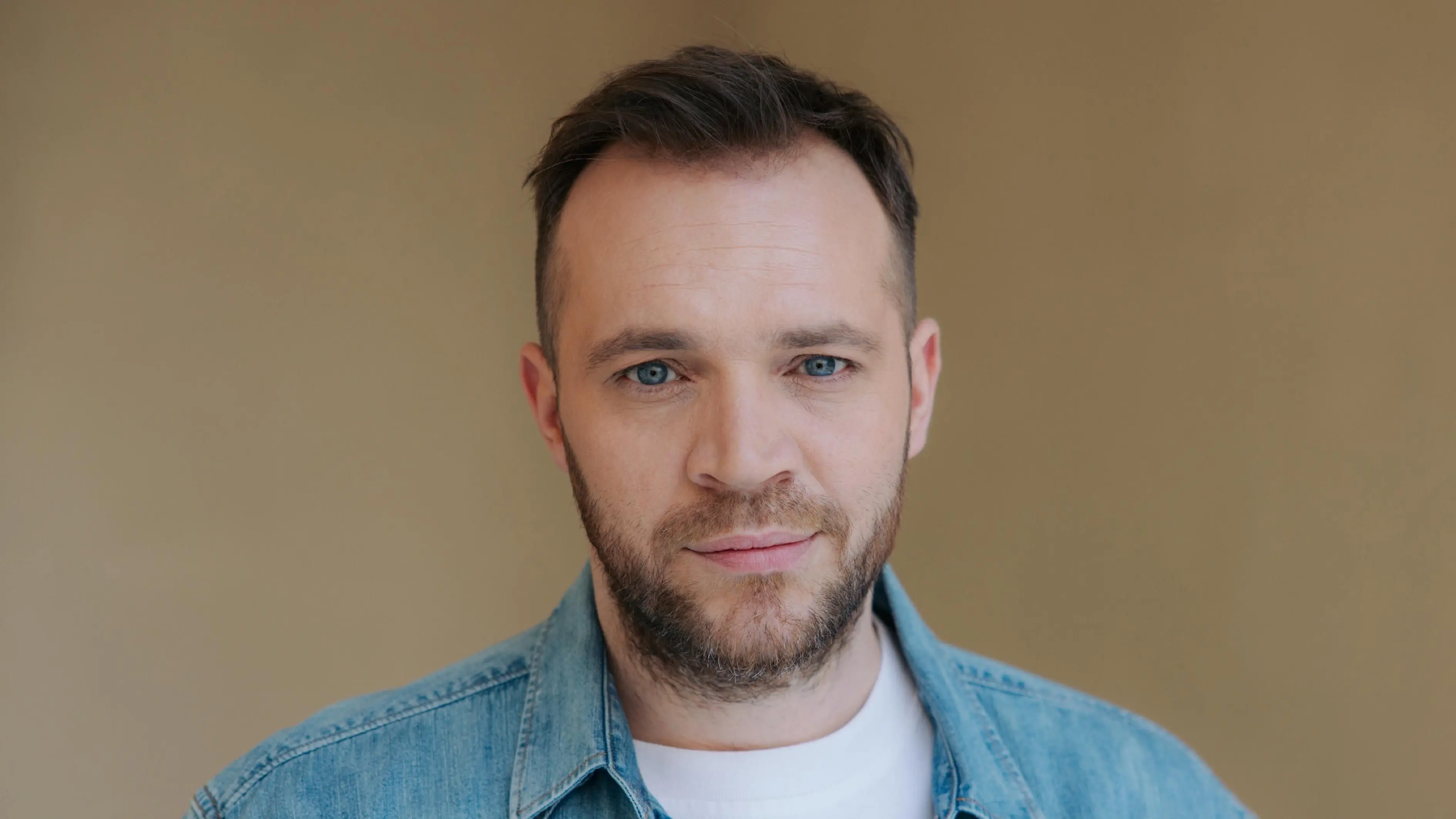 Erik (Patrick Heinrich) bekommt Probleme mit der Polizei.