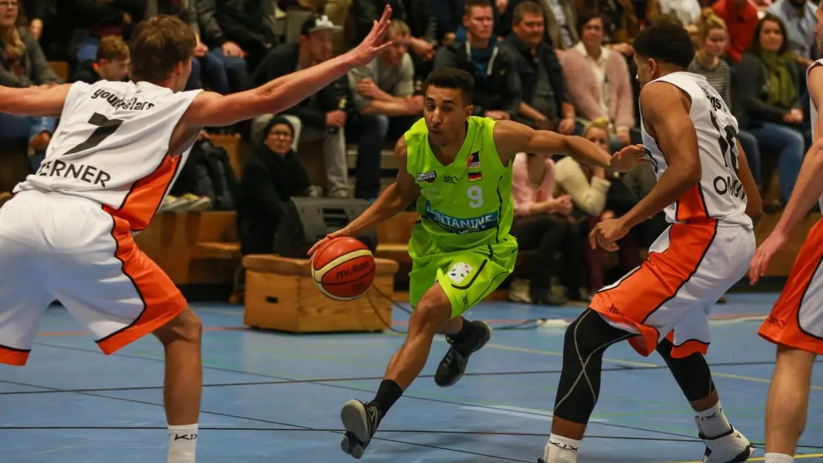 Joel Aminu, ehemaliger Spieler vom Team Ehingen Urspring, im Basketball-Spiel gegen die Orange Academy.