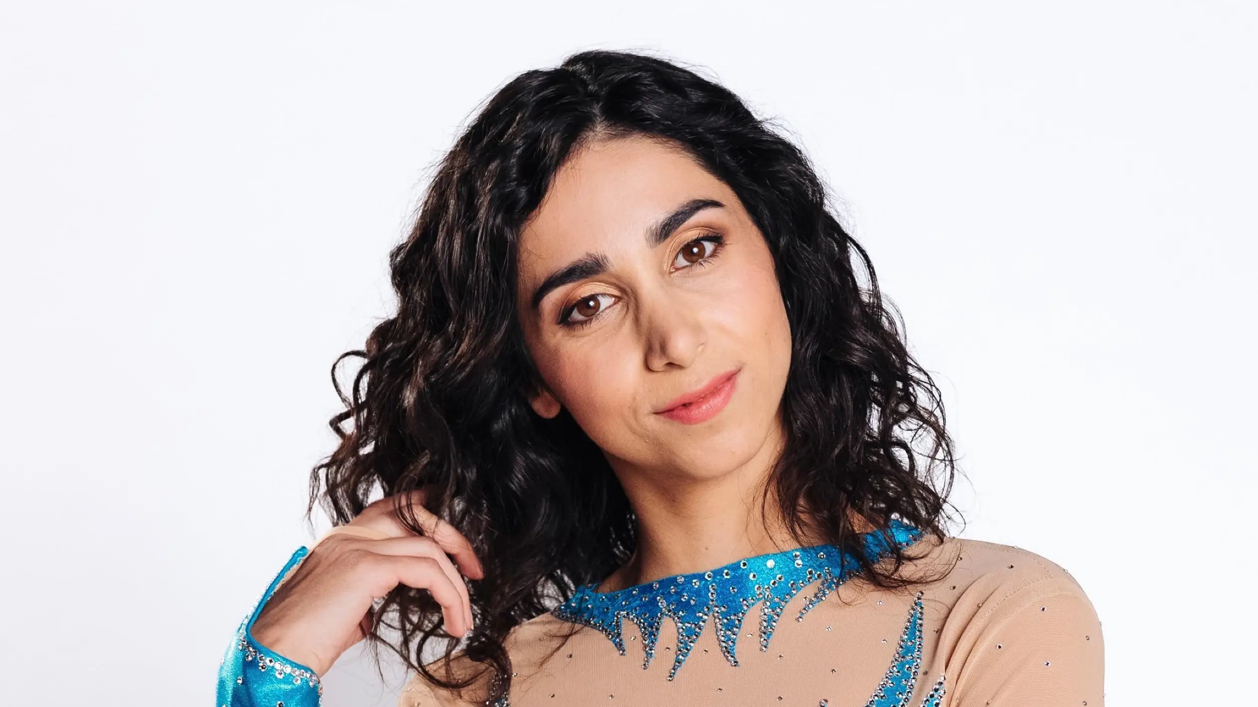 Leyla (Suri Abbassi) ist offenbar frisch verliebt.