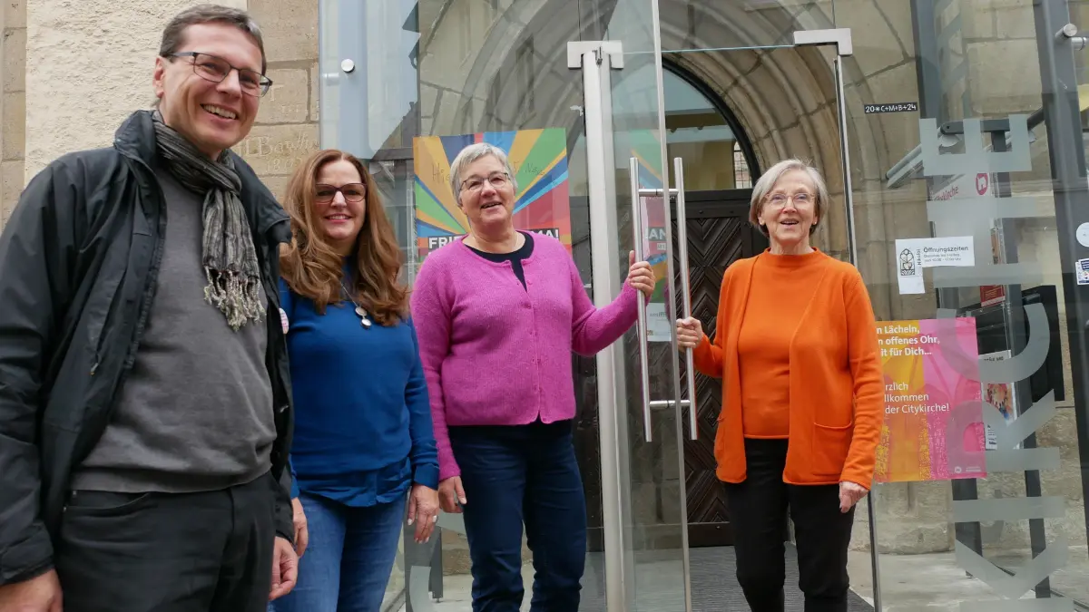 Sie freuen sich schon auf die kommende Vesperkirche 2025 in Reutlingen, (von rechts) Birgit von Vacano, Birgit Hövel, Sabine Lehmkühler und Joachim Rückle.⇥Foto: Norbert Leister