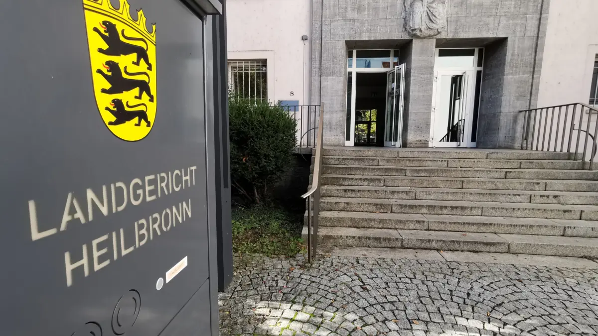 Derzeit sieht die Planung vor, dass sich das Landgericht Heilbronn bis Ende Februar mit einer 42-Jährigen befasst. Sie hat im nördlichen Landkreis ihr Elternhaus, das sie noch alleine bewohnte, angezündet.