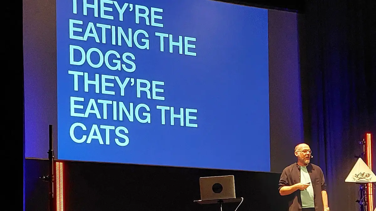 Simon Strick erklärt die "Memefizierung" des amerikanischen Wahlkampfs. Kino Museum Tübingen