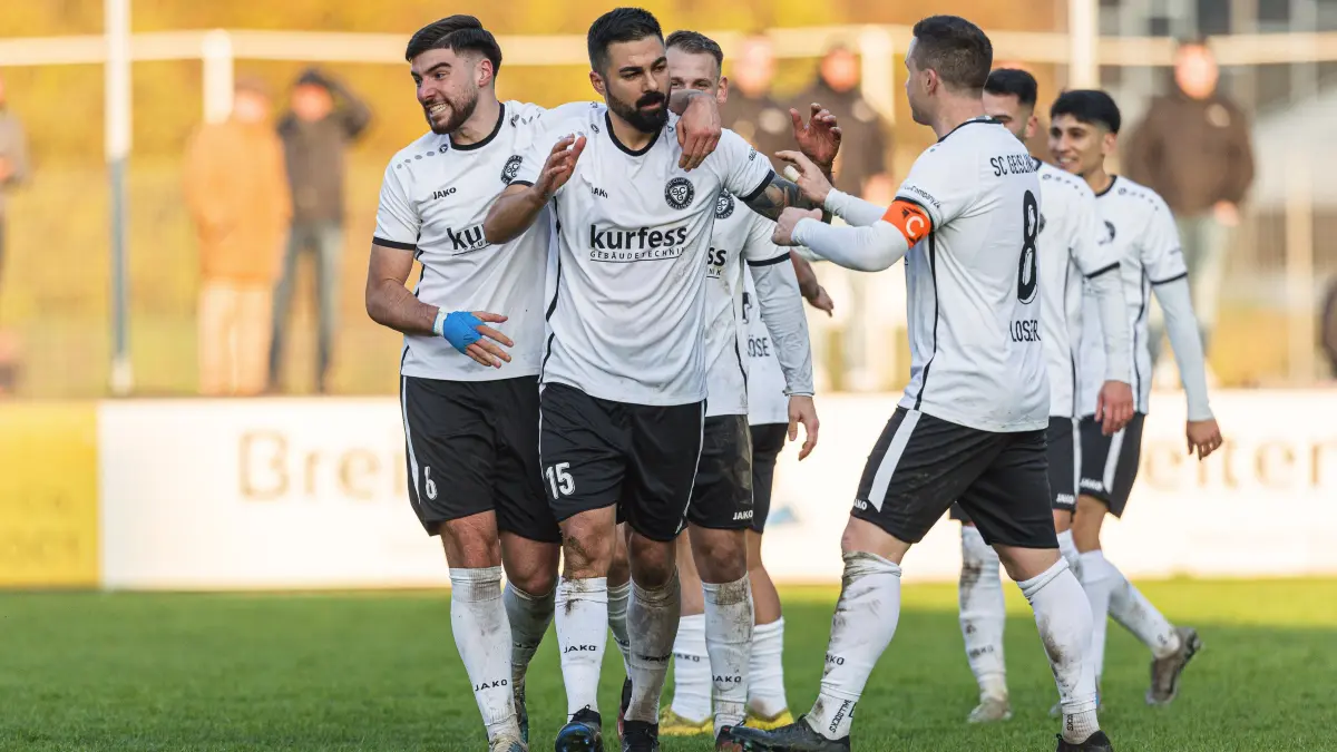 Fussball Landesliga: Fussball Landesliga; SC Geislingen - VFL Sindelfingen;
Jubel beim SC Geislingen;
16.11.2024; Stadion Eybacher Tal; Geislingen.
Foto: Thomas Madel