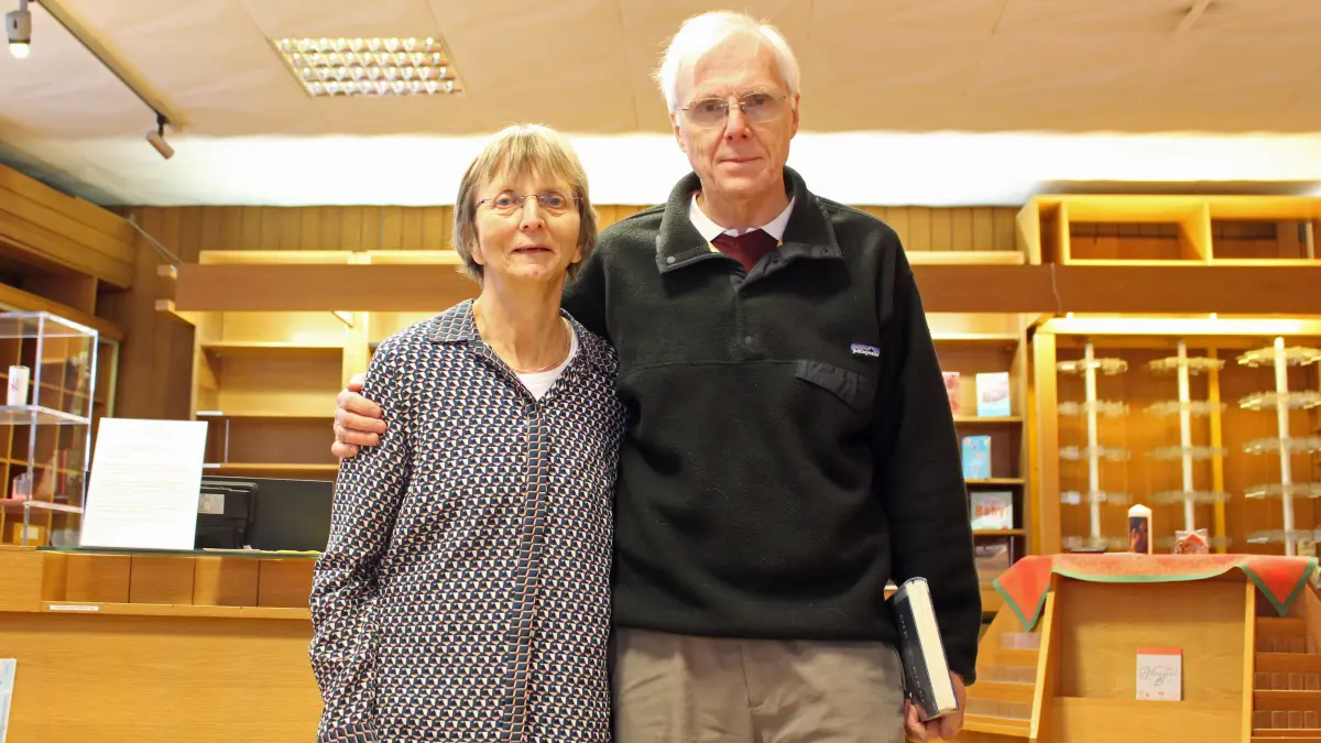 Sabine und Bernhard Fuhr schließen ihre christliche Buchhandlung in der Oberamteistraße in Reutlingen.
