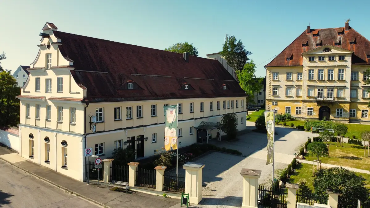 Peter Feuchtmayr, Celia Feuchtmayr, Rudolf Feuchtmayr, Julia Kaufmann und Veronika Gmeinder stehen als Familienunternehmen hinter der Bier-Erlebniswelt in Autenried.