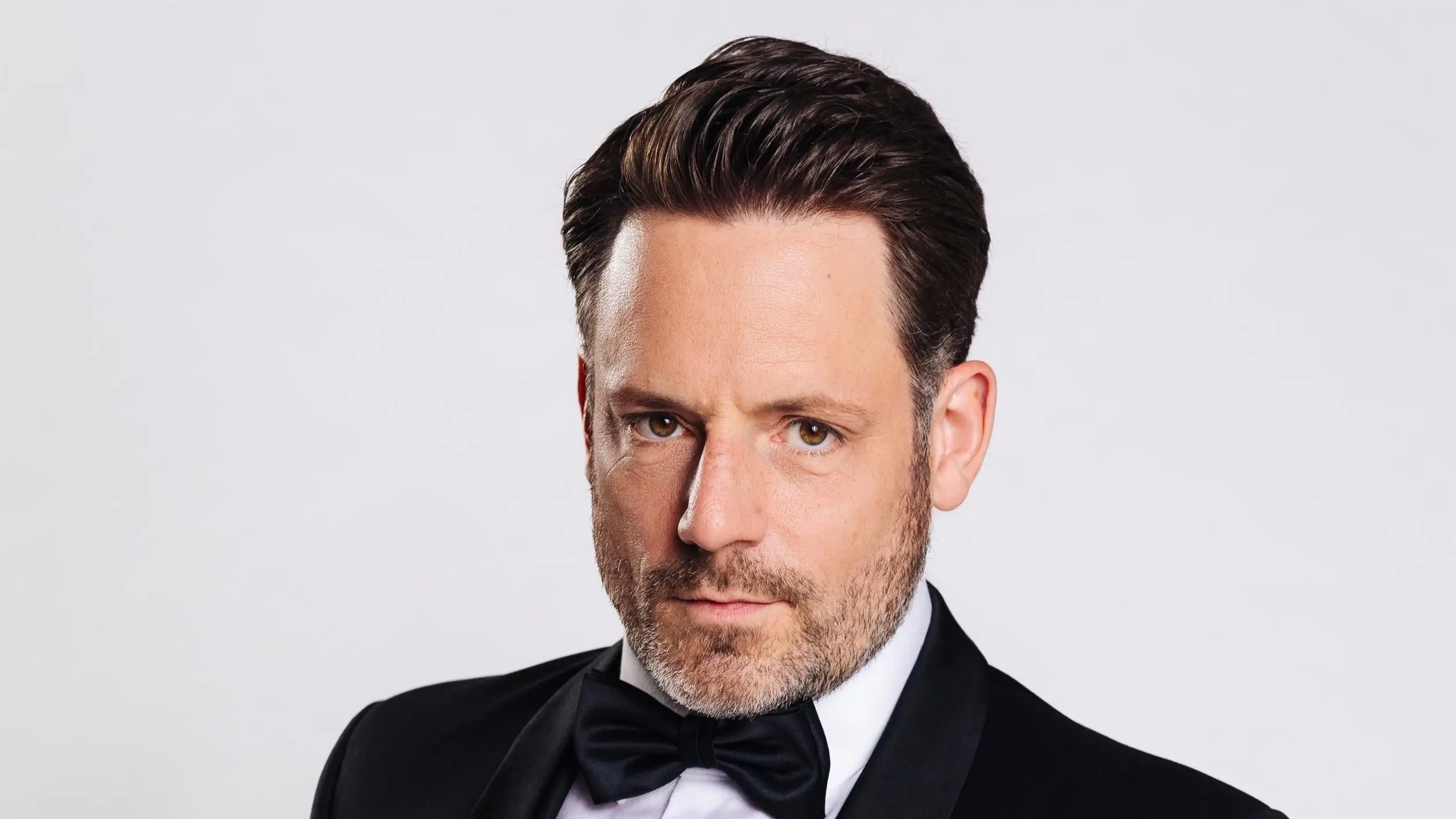 Justus (Matthias Brüggenolte) wird von seiner Schwiegermutter erpresst.