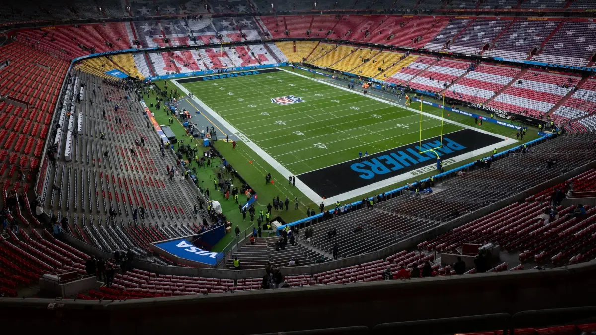 Carolina Panthers - New York Giants: ARCHIV - 10.11.2024, Bayern, München: American Football, NFL, Carolina Panthers - New York Giants, 10. Spieltag, Hauptrunde in der Allianz Arena: Die Allianz Arena vor dem Spiel. (zu dpa: «Bayern-Stars spielen gegen Augsburg auf neuem Rasen») Foto: Sven Hoppe/dpa +++ dpa-Bildfunk +++