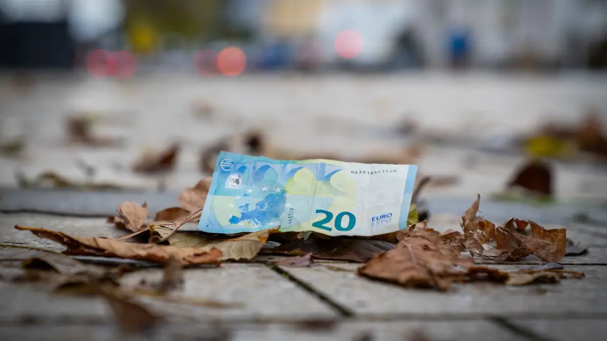 Das Geld liegt auch in Mössingen nur selten auf der Straße. Wenngleich gerade im Mössinger Zentrum beim dritten Bauabschnitt für die „Neue Mössinger Mitte“ von der Post bis zur Volksbank noch der ein oder andere Zwanni nötig sein wird.