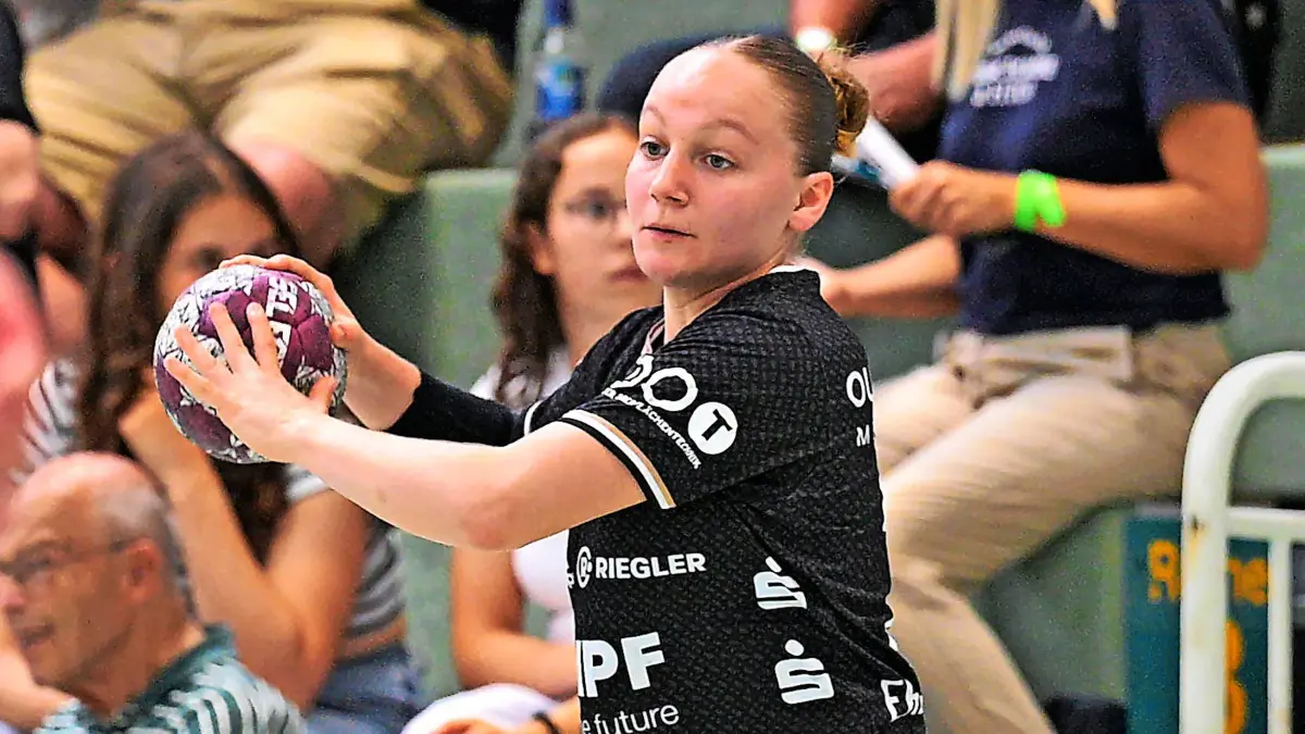 Neuzugang und Deutsches Nachwuchstalent Katharina Goldammer TusSies Metzingen, 21 von den Schwaben Hornets Nellingen aus der 3.Liga Sued TusSies Metzingen vs. FrischAuf Goeppingen, Handball,DHB, HBF, Testspiel, Saison 2024/2025 , 14.07.2024 TusSies Metzingen vs. FrischAuf Goeppingen Handball, DHB, HBF, Testspiel, 14.07.2024 Metzingen *** New signing and German young talent Katharina Goldammer TusSies Metzingen, 21 from the Schwaben Hornets Nellingen from the 3 Liga Sued TusSies Metzingen vs FrischAuf Goeppingen, Handball,DHB, HBF, Testspiel, Saison 2024 2025 , 14 07 2024 TusSies Metzingen vs FrischAuf Goeppingen Handball, DHB, HBF, Testspiel, 14 07 2024 Metzingen Copyright: xEibner-Pressefotox EP_TBR