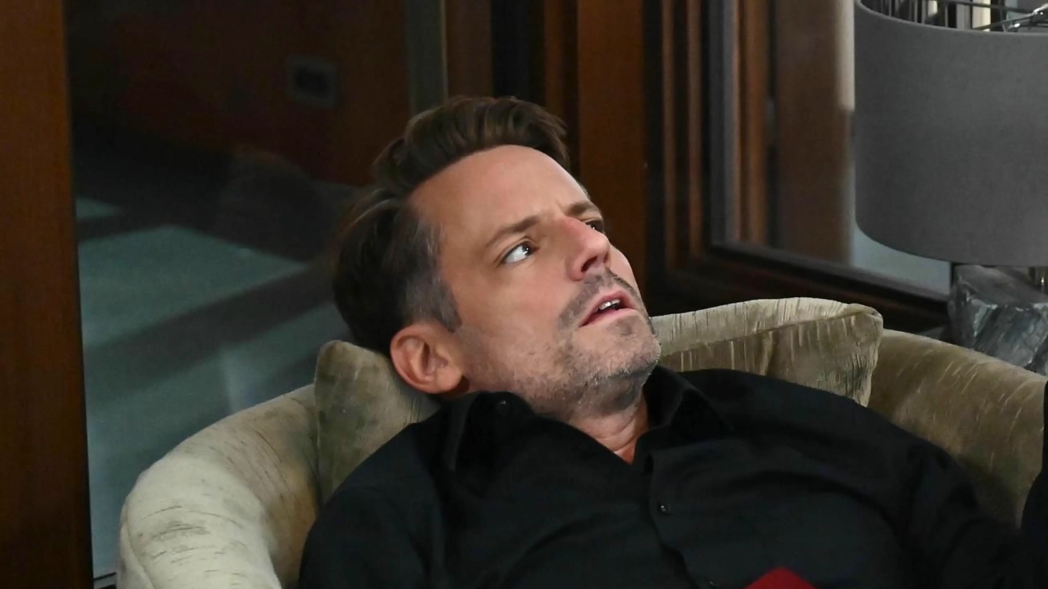 Justus (Matthias Brüggenolte) ist Opfer eines Betrügers geworden.