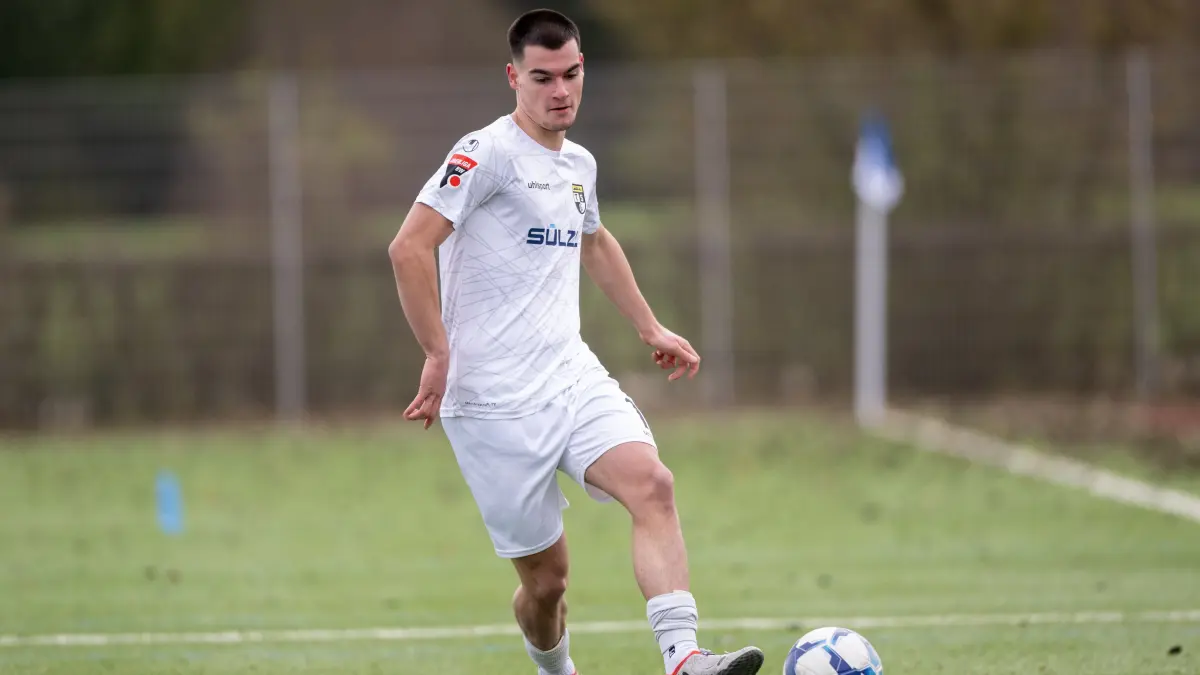 Calcio Leinfelden Echterdingen vs. TSG Balingen, Fussball, Oberliga Baden-Wuerttemberg, 18. Spieltag ,Spielzeit 2024/2025, 23.11.2024,: Maximilian Herberth, (TSG Balingen, #17), erhalt seine Chance von Beginn an,
Calcio Leinfelden Echterdingen vs. TSG Balingen, Fussball, Oberliga Baden-Wuerttemberg, 18. Spieltag ,Spielzeit 2024/2025, 23.11.2024,
Eibner-Pressefoto/Andreas Ulmer