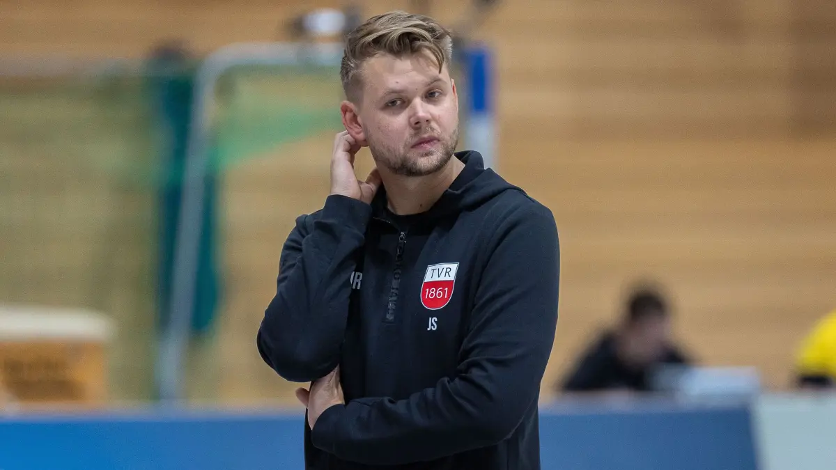 SV Schwaig Volleyball - TV Rottenburg, Volleyball, 2. Bundesliga Sued, 6. Spieltag, 23.11.2024: Jan Scheuermann (TV Rottenburg, Trainer), Einzelbild, Einzelfoto, Portrait, Portraet, verzweifelt, Verzweiflung, negative Emotionen, negative Emotion,
SV Schwaig Volleyball - TV Rottenburg, Volleyball, 2. Bundesliga Sued, 6. Spieltag, 23.11.2024
Foto: Eibner-Pressefoto/Guener Santemiz