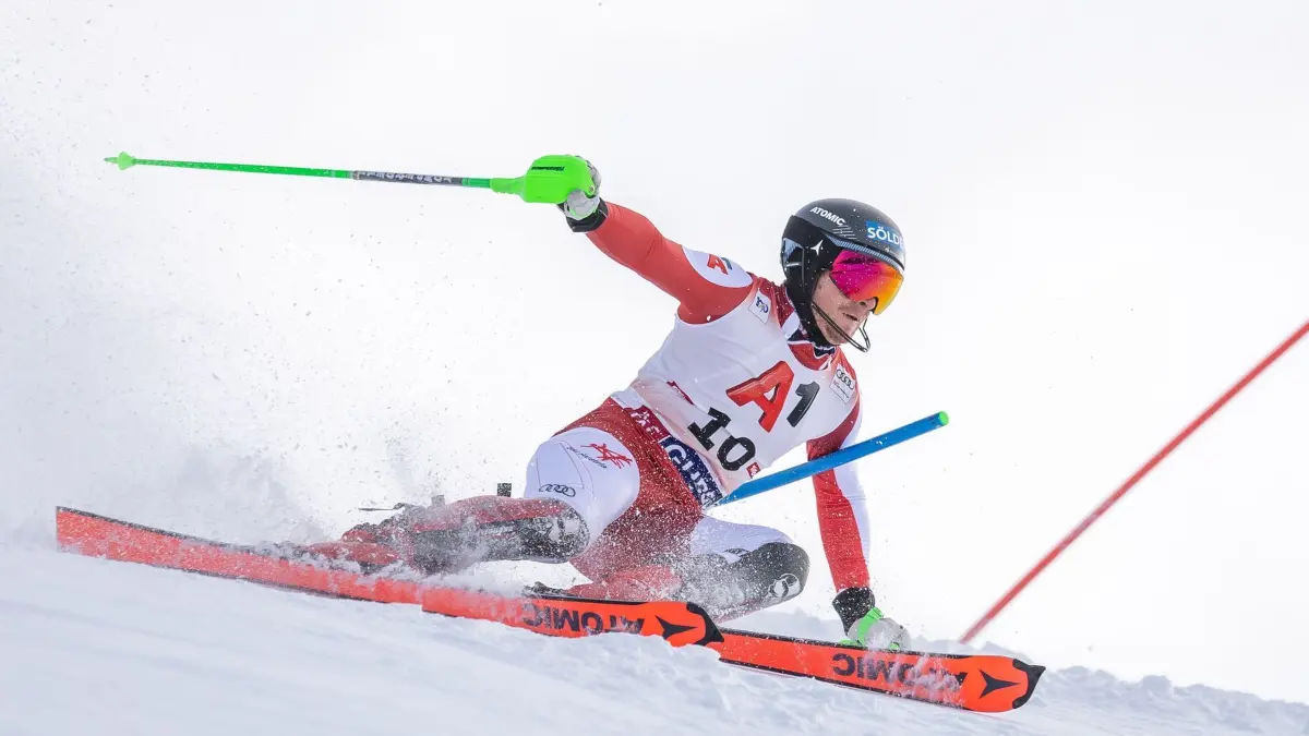 Ski alpin: Weltcup Slalom - Herren in Gurgl: 24.11.2024, Österreich, Hochgurgl: Fabio Gstrein (AUT) fährt beim Weltcup-Slalom der Herren die Strecke hinunter. Foto: Expa/Johann Groder/APA/dpa +++ dpa-Bildfunk +++