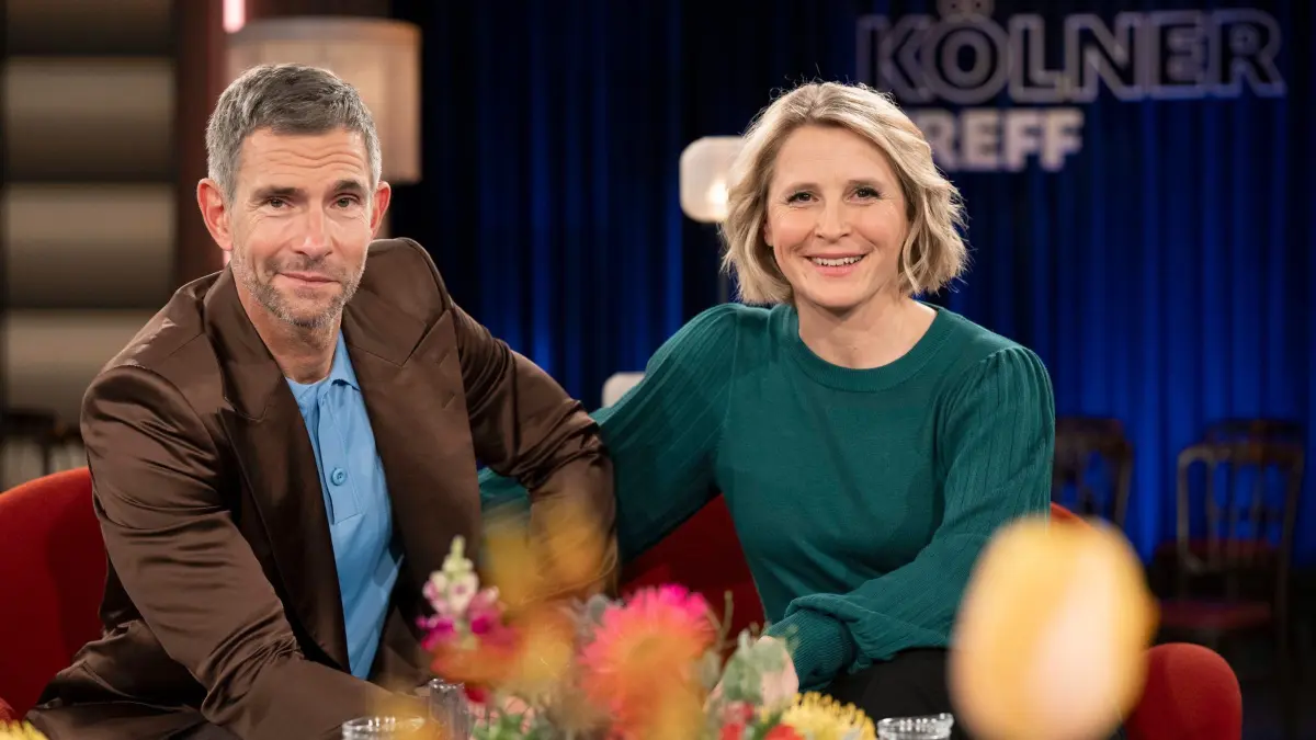 WDR Fernsehen KÖLNER TREFF, am Freitag (29.11.24) um 22:00 Uhr. Die Moderatoren Micky Beisenherz und Susan Link (r).