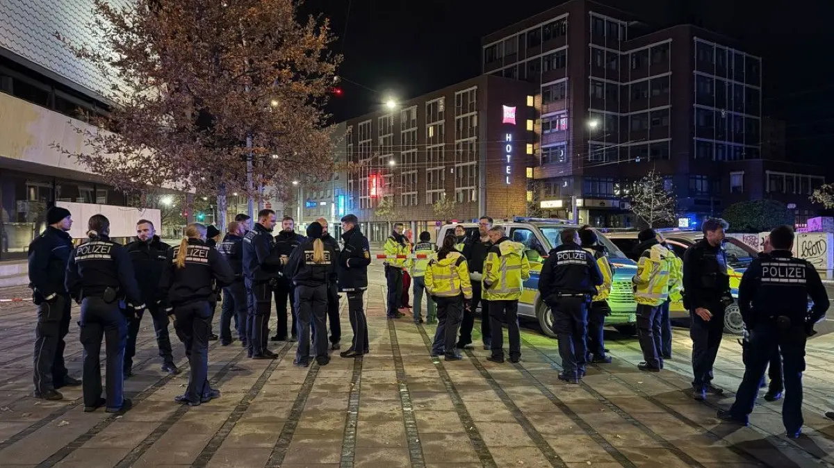 Nach einem Bombenfund in Ulm müssen etwa 2800 Menschen ihre Wohnungen in der Innenstadt verlassen und können in einer Turnhalle Zuflucht finden.