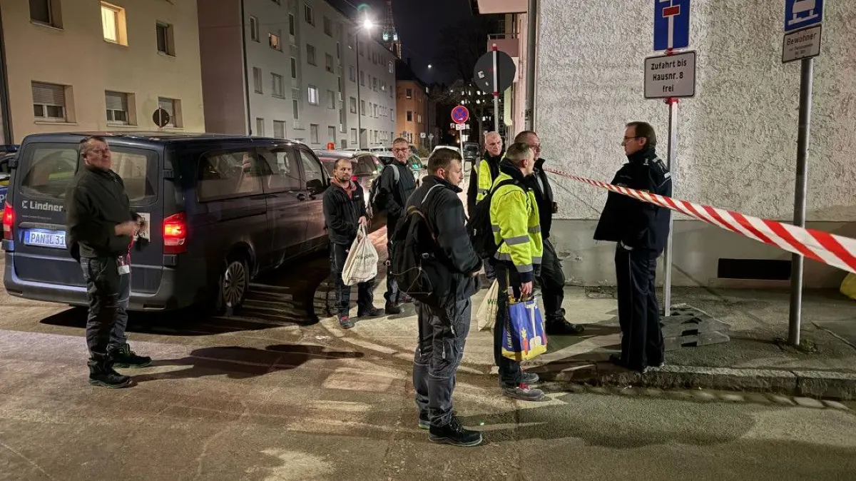 In der Wildstraße ist offenbar eine Unterkunft für Monteure und Bauarbeiter. Auch sie werden, trotz Sprachbarrieren, in die Kepler-Turnhalle geschickt.