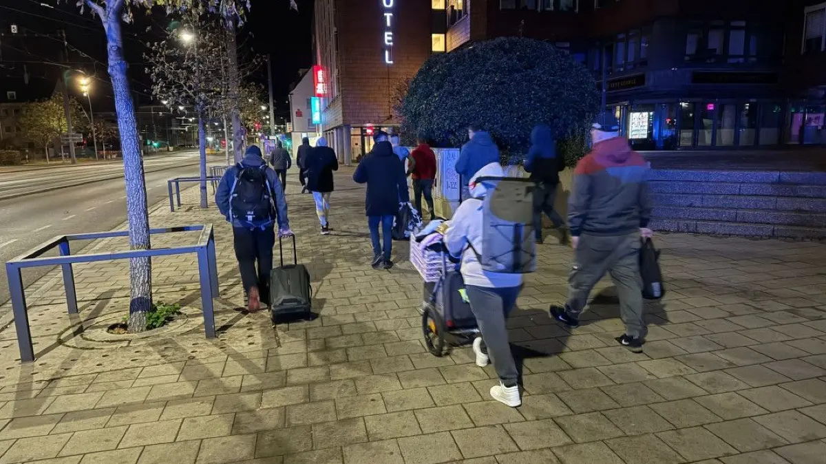 Nach einem Bombenfund in Ulm müssen etwa 2800 Menschen ihre Wohnungen in der Innenstadt verlassen und können in einer Turnhalle Zuflucht finden.