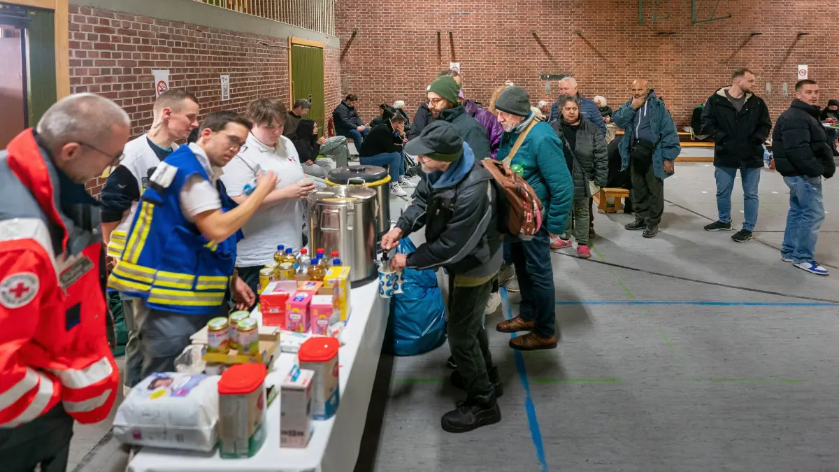 Blindgänger Bombenfund in Ulm auf der Müller-Baustelle Hilfskräfte