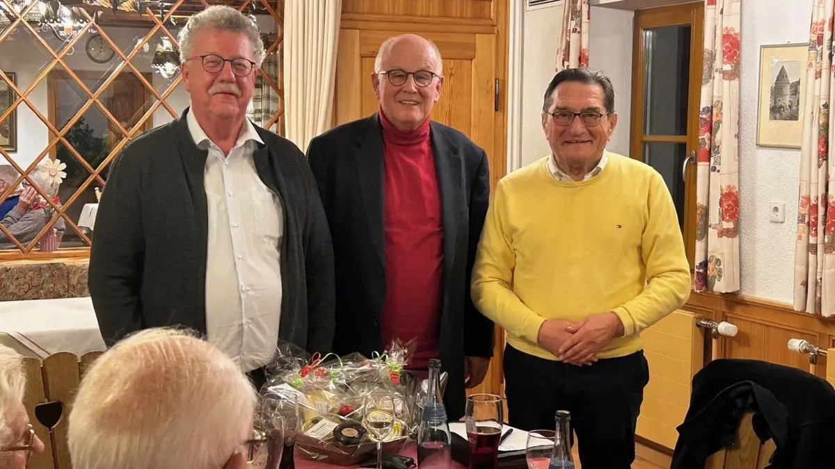 Die Gäste und der Gastgeber (von links): Hans-Joachim Fuchtel, Volker Kauder und Andreas Bronner.