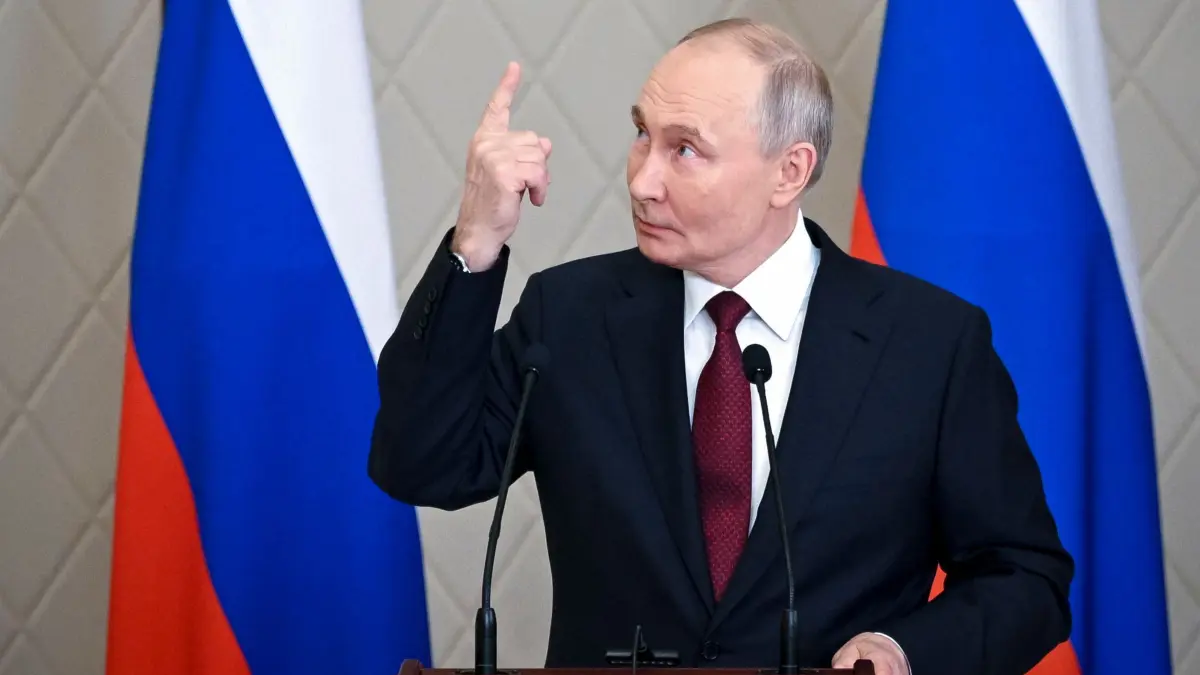 Sitzung des Militärbündnisses OVKS in Kasachstan: 28.11.2024, Kasachstan, Astana: Auf diesem von der staatlichen Nachrichtenagentur Sputnik via AP veröffentlichten Foto spricht der russische Präsident Wladimir Putin zu den Medien nach dem Gipfeltreffen der Organisation des Vertrags über kollektive Sicherheit. Foto: Ramil Sitdikov/Pool Sputnik Kremlin/AP +++ dpa-Bildfunk +++