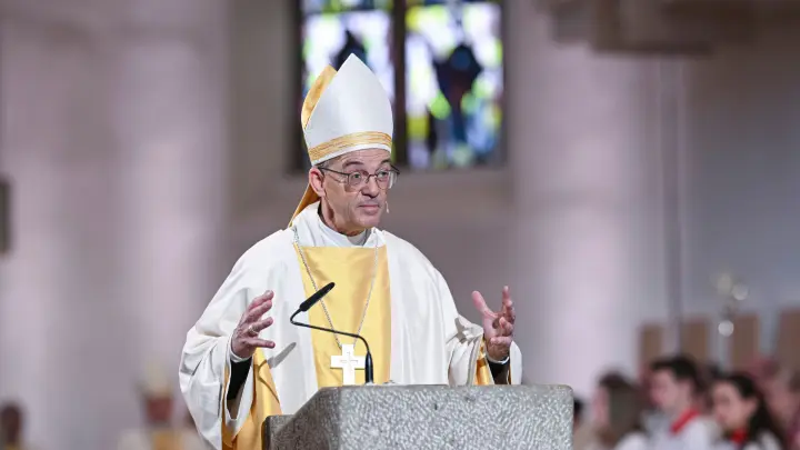 Klaus Krämer zum Bischof geweiht – die Fotos des Tages