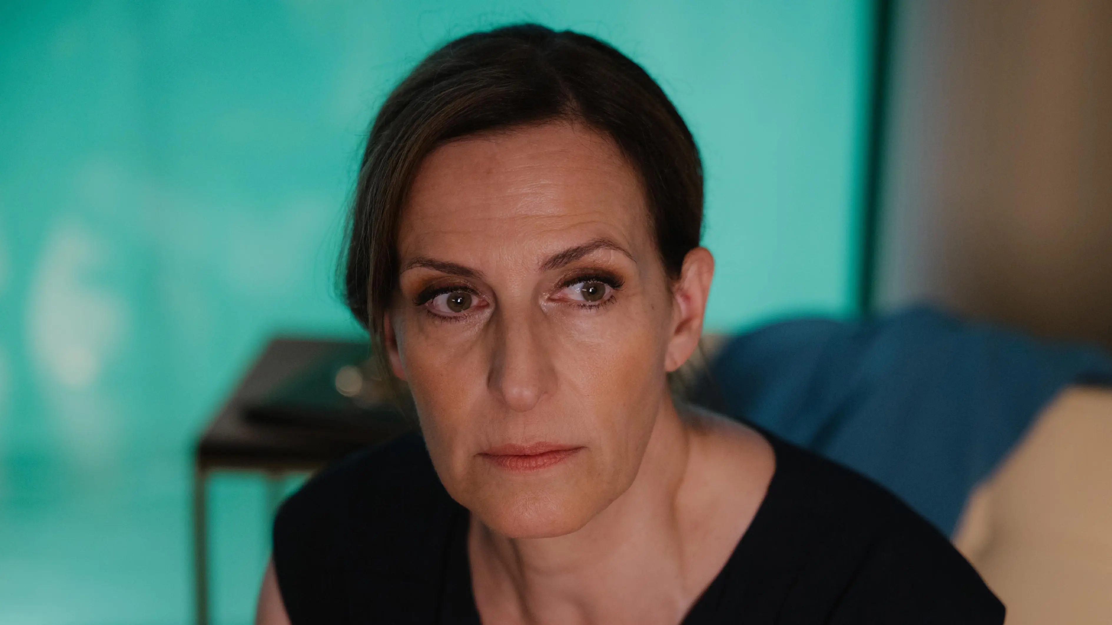 Katrin (Ulrike Frank) bekommt in Spanien Ärger mit der Polizei.