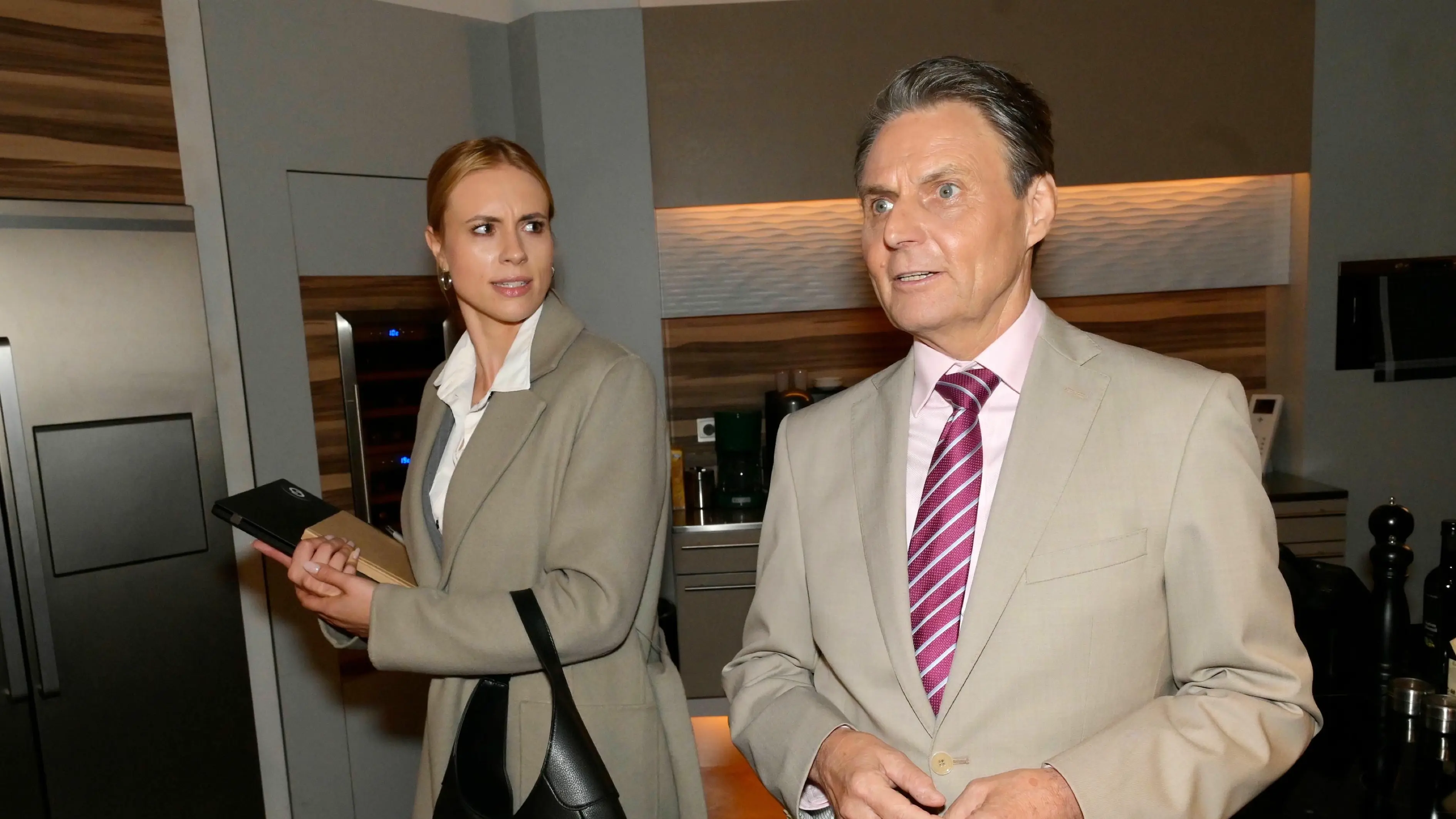 Zoe (Lara Dandelion Seibert) und Jo Gerner (Wolfgang Bahro) sagen sich den Kampf an.
