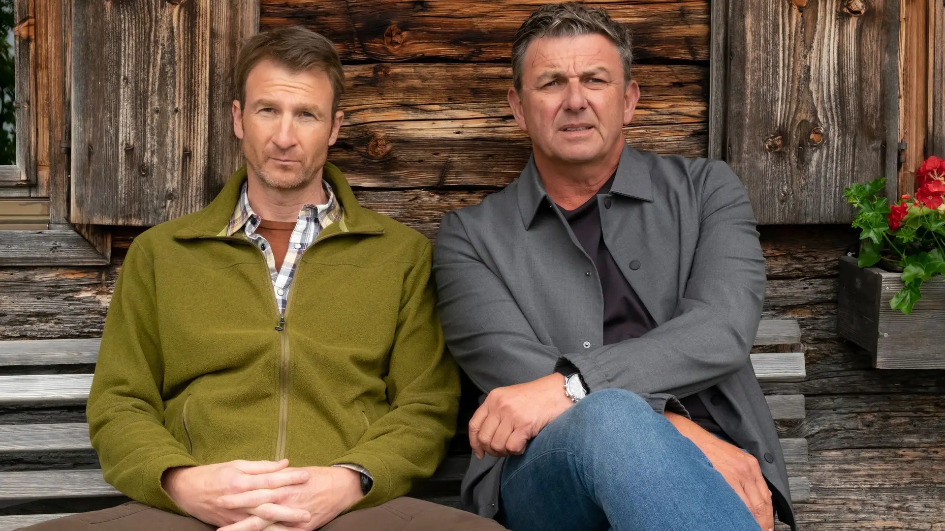 Dr. Martin Gruber (Hans Sigl, r.) kehrt für Staffel 18 als „Der Bergdoktor“ zurück.