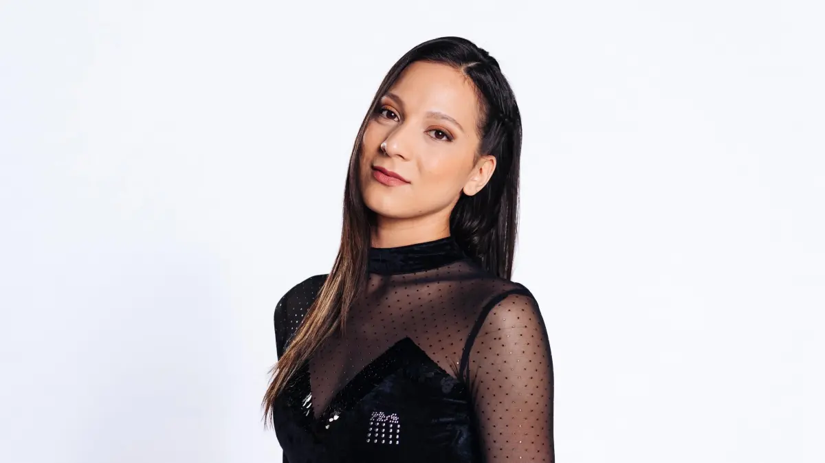 Charlie (Shaolyn Fernandez) hat sich in Justus verliebt.