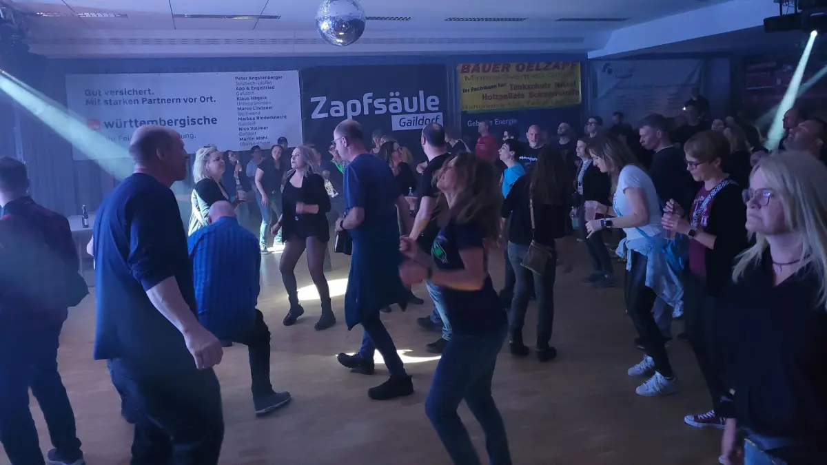 Fetenvolk Fallin Sick Party im April 2024