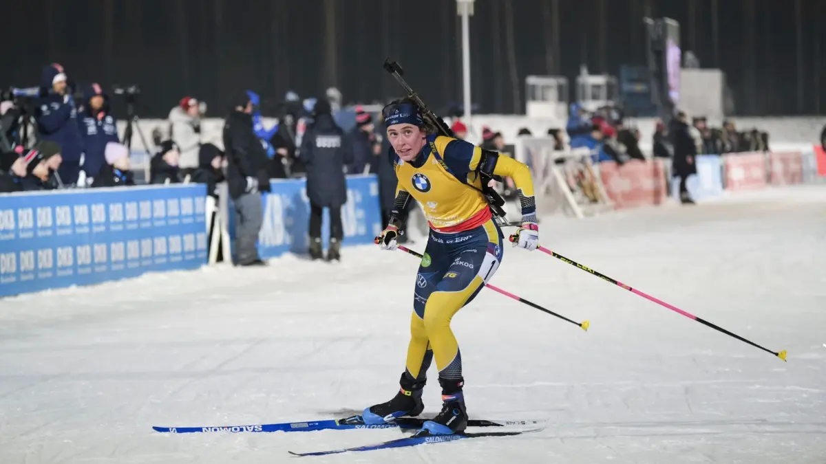 Biathlon - Weltcup: 08.12.2024, Finnland, Kontiolahti: Biathlon: Weltcup, Massenstart 12,5 km, Damen, Elvira Öberg aus Schweden in Aktion. Foto: Minna Raitavuo/Lehtikuva/AP +++ dpa-Bildfunk +++