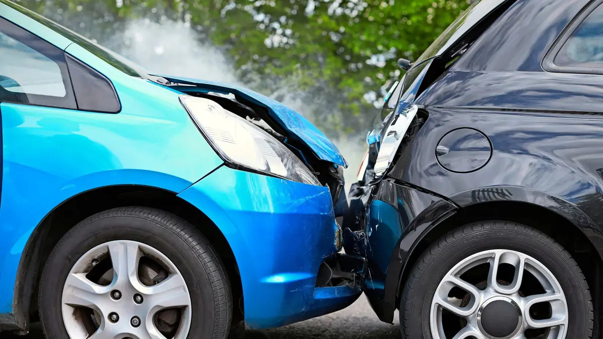 blechschaden,zusammenstoß,auffahrunfall,schaden,kollision,kollisionen,zusammenstoss,zusammenstösse,zusammenstöße,autounfall,unfall,unfälle,verkehrsunfall *** car body damage,collision,rear end collision,car body damages,collisions,rear end collisions mmq-zg2