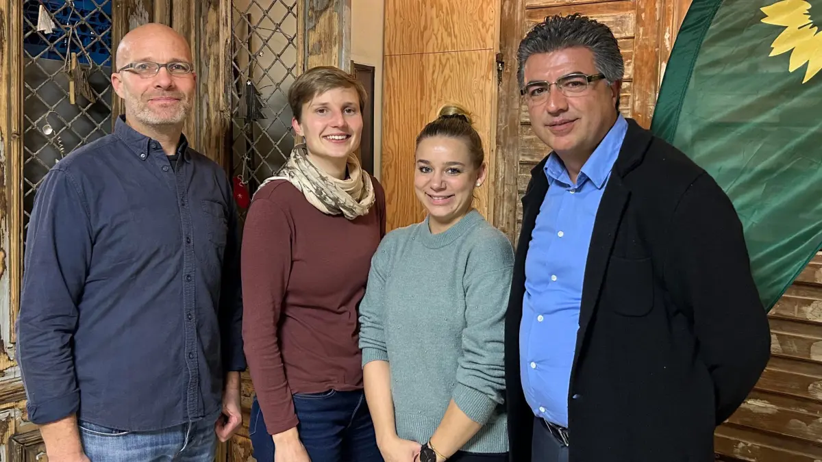 Der neue besetzte Vorstand des Ortsverbands von Bündnis 90/Die Grünen (von rechts): Muharrem Aras, Ann-Kathrin Tok, Heidrun Nübling und Jörg Hailer.