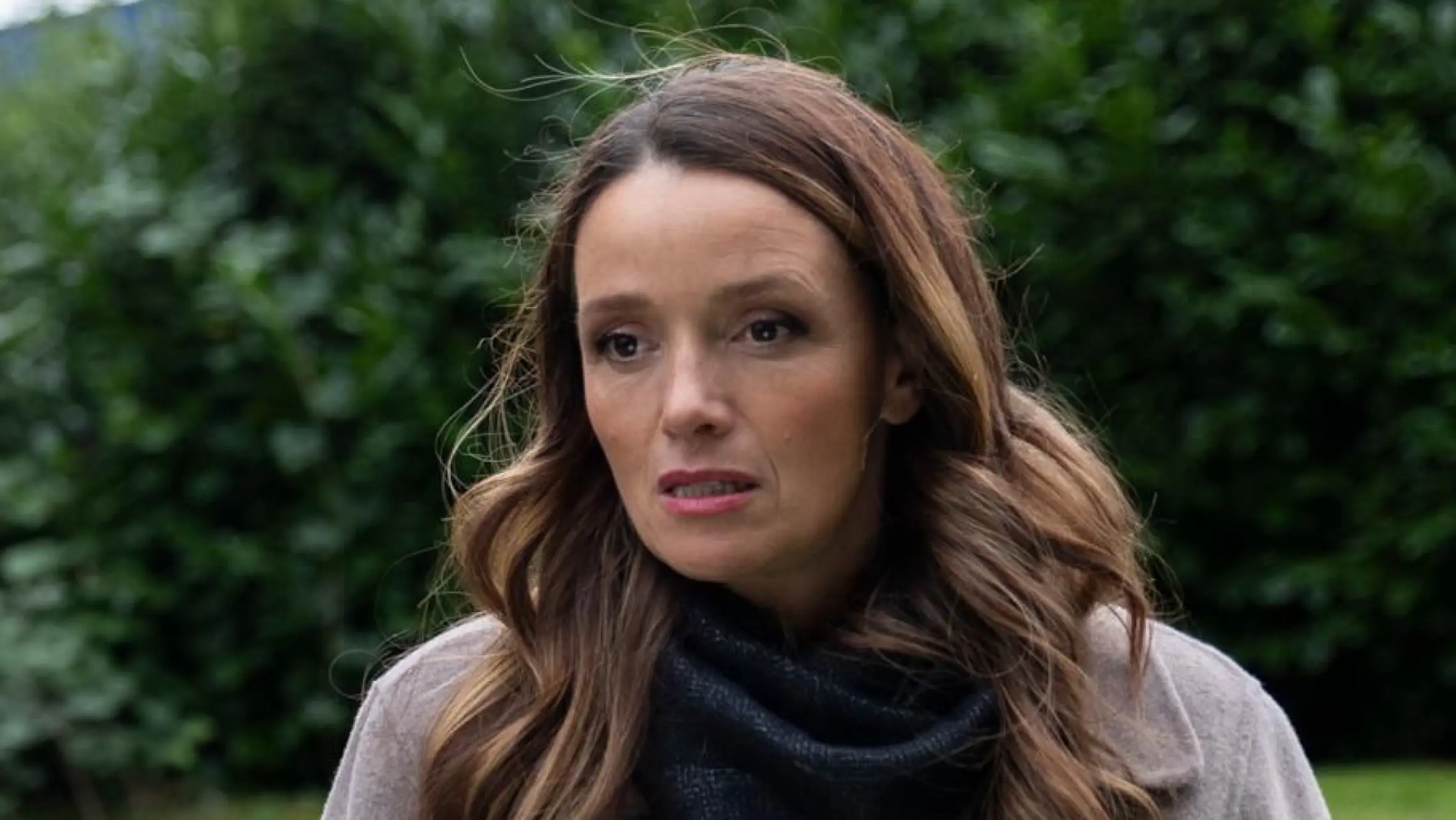 Jenny (Kaja Schmidt-Tychsen) ist zutiefst verletzt, als sie von Justus' Affäre erfährt.