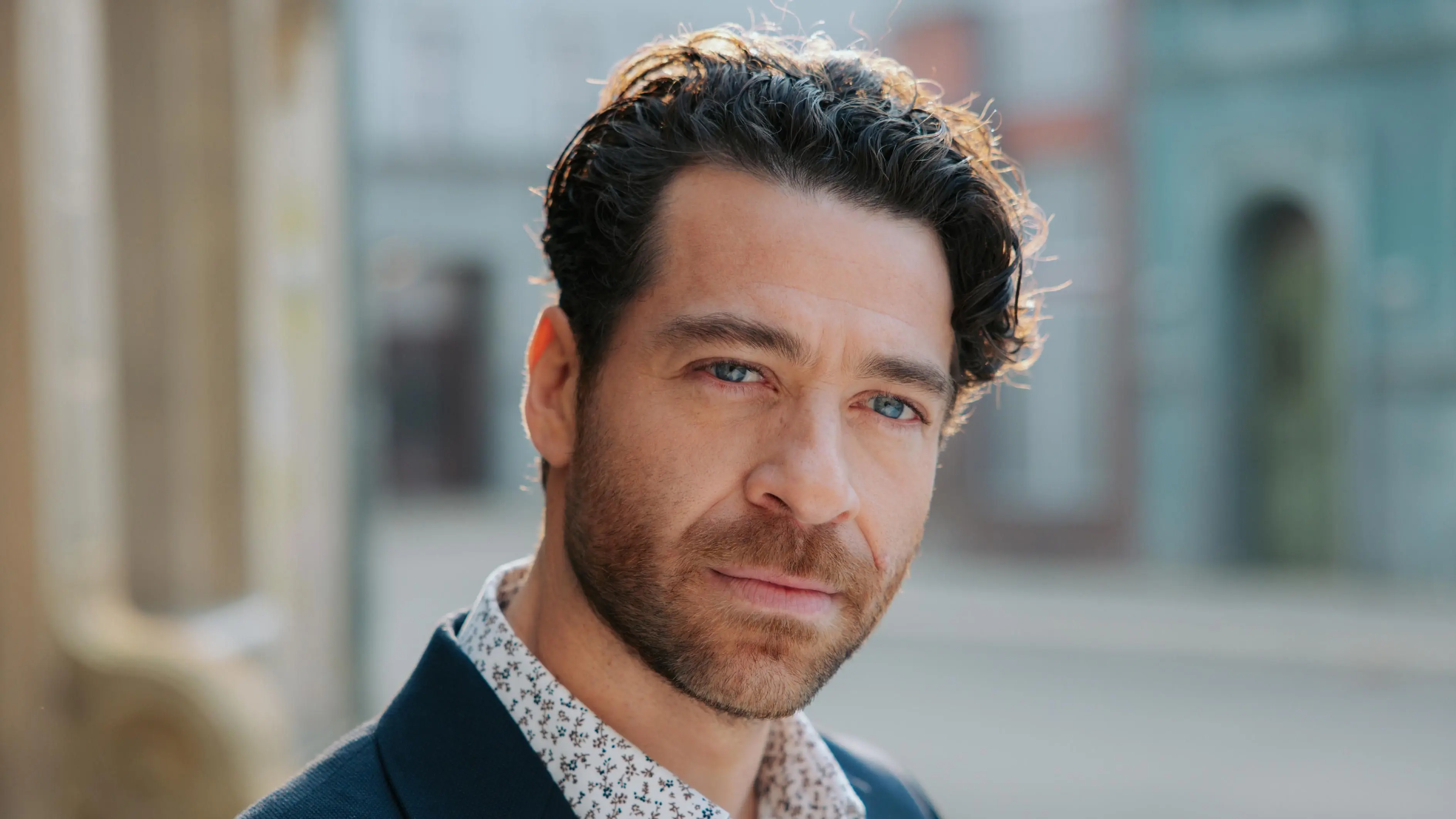 Carlos Lopez (Patrick Fernandez) bekommt Ärger.