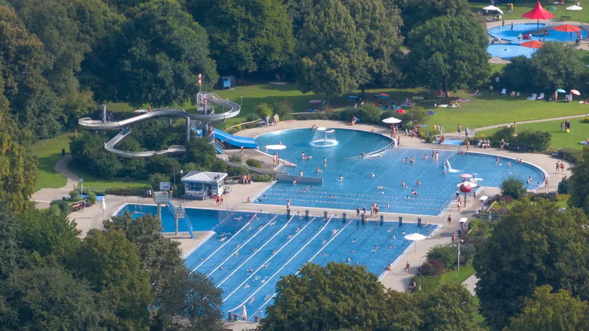 Freibad Tübingen: Vorsicht: Dieses Foto ist möglicherweise nur für den einstigen Verlag Schwäbisches Tagblatt verwendbar. Freibad Tübingen
20.08.23 Bild: Ulrich Metz